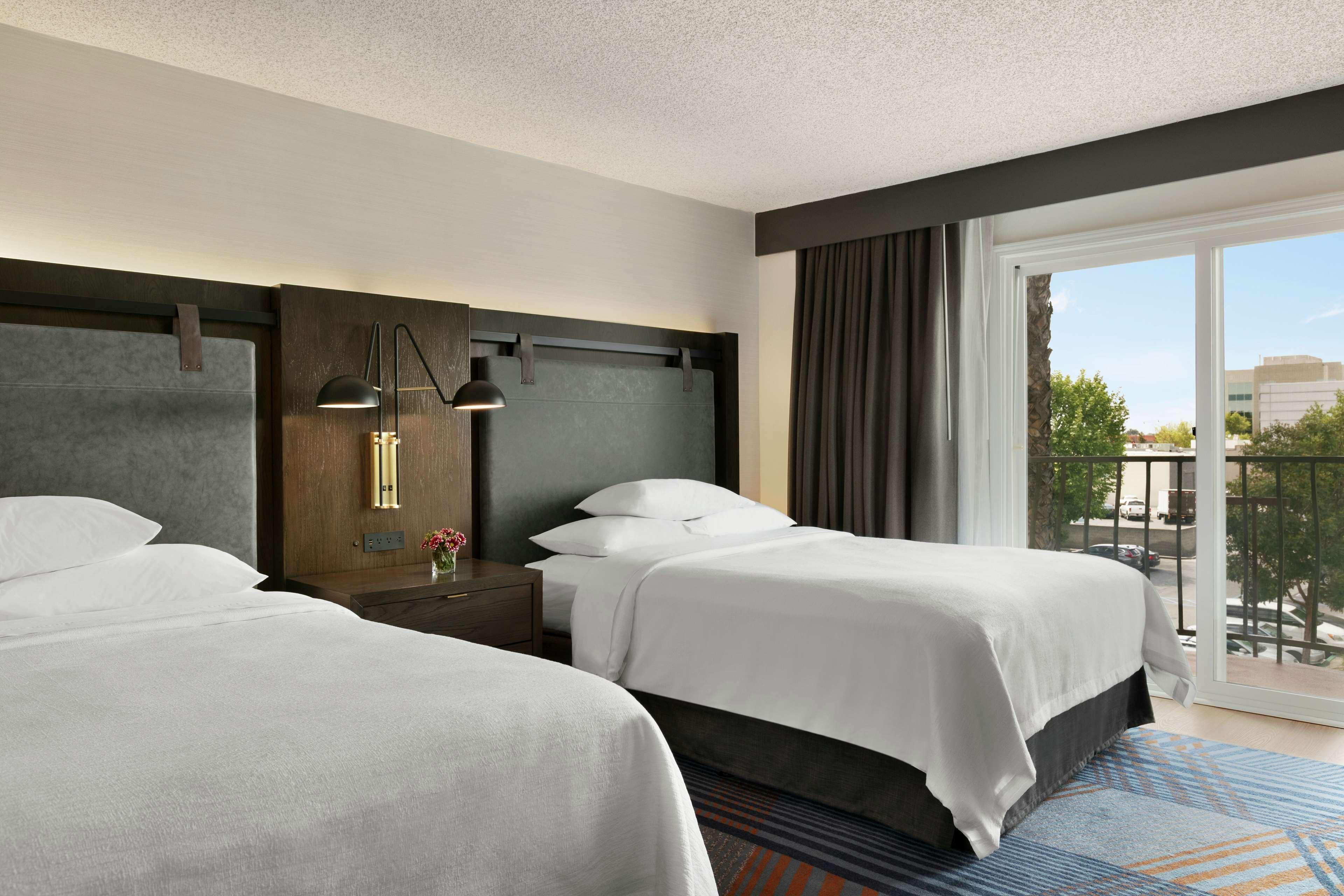 Embassy Suites By Hilton Los Angeles Дауни Экстерьер фото