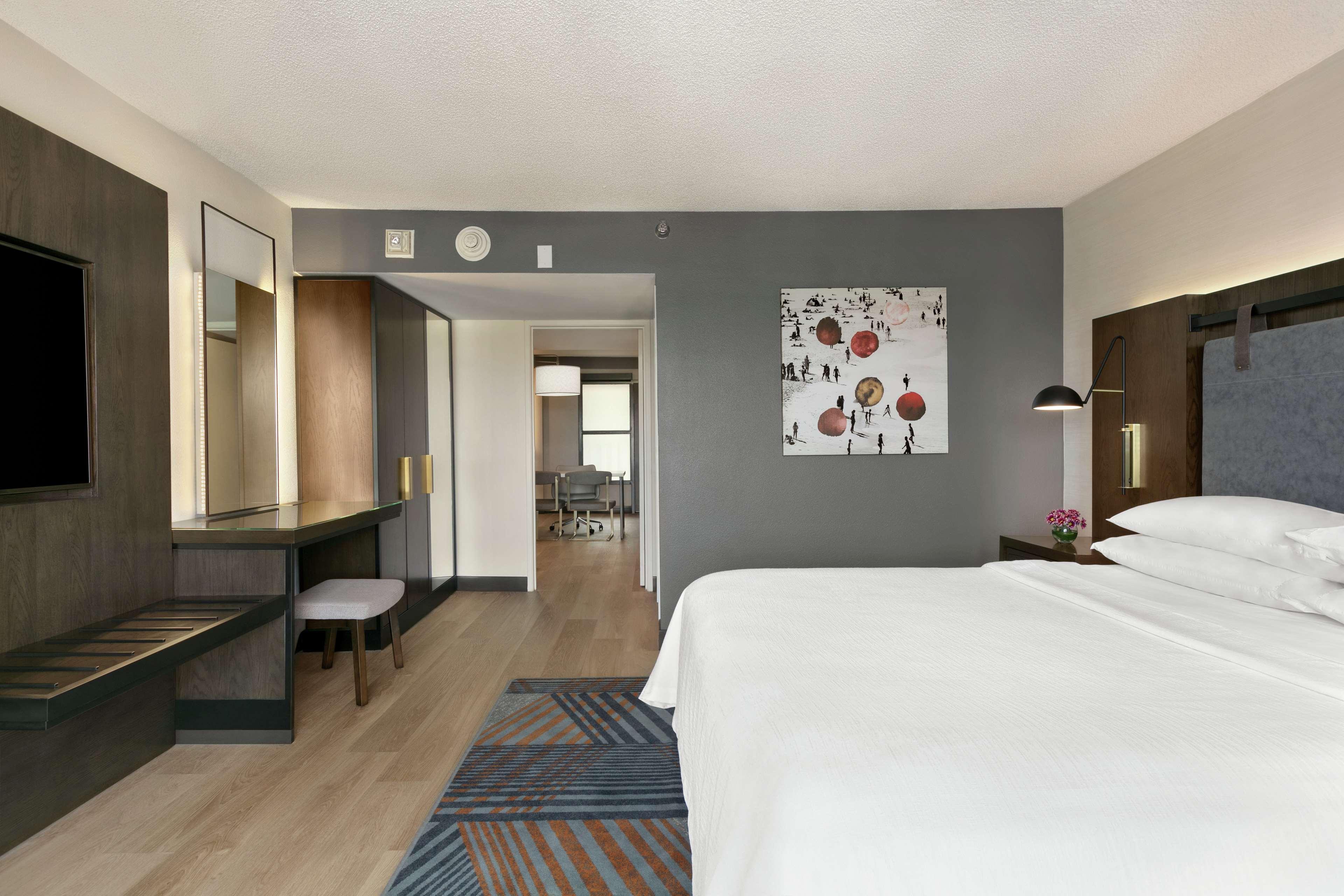 Embassy Suites By Hilton Los Angeles Дауни Экстерьер фото