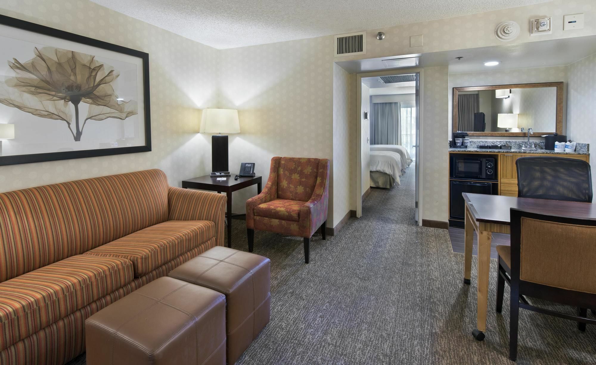 Embassy Suites By Hilton Los Angeles Дауни Экстерьер фото